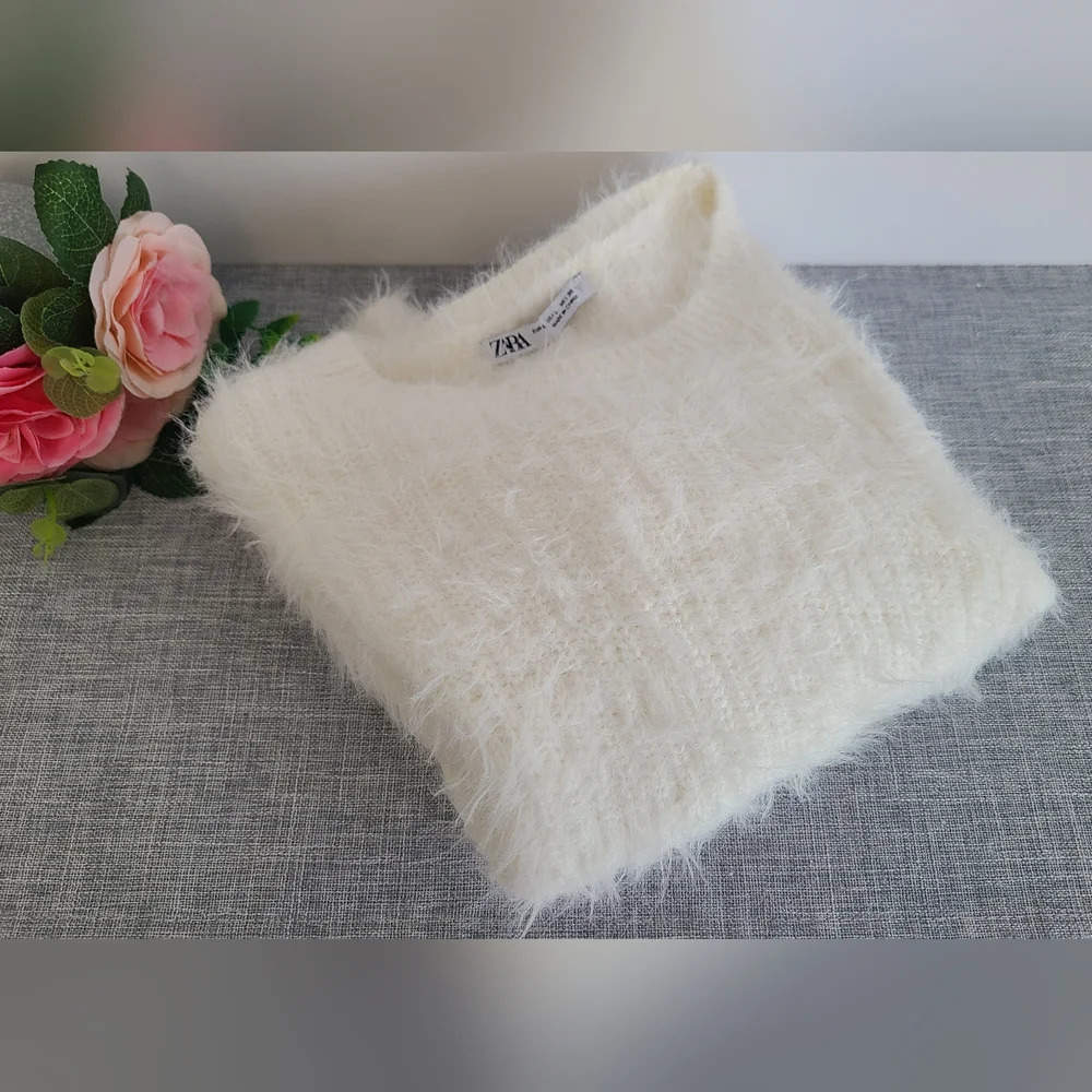 Zara Crop Top Fluffy Pullover‎ White Ivory, Size L